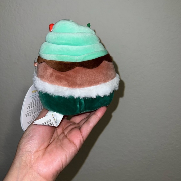 New 5” Ernesto the Peppermint Latte Squishmallows - Picture 3 of 6